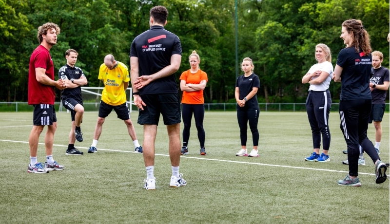 studenten alo deeltijd op sportveld Papendal