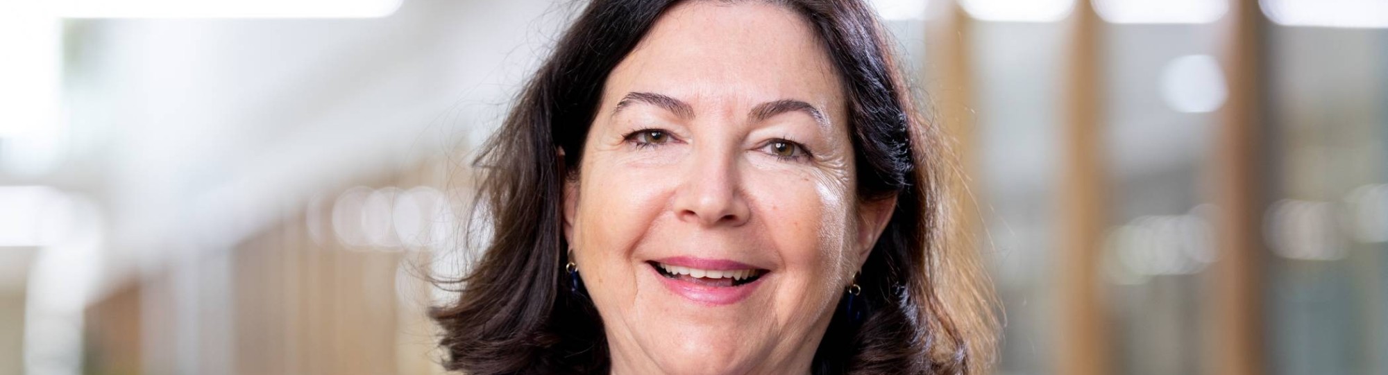 Sarah Detaille, werkzaam bij lectoraat leren tijdens de beroepsloopbaan. blauwe blouse