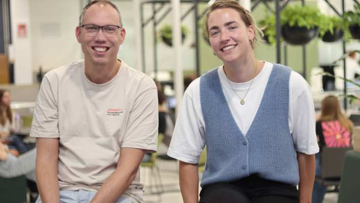 Portretfoto van onderwijsontwikkelaars en docenten Loek van Seyen en Diede Hoenderboom