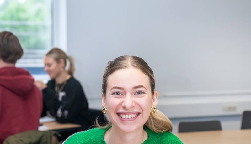 AMM LLO lachende Caitlyn tijdens social work deeltijd