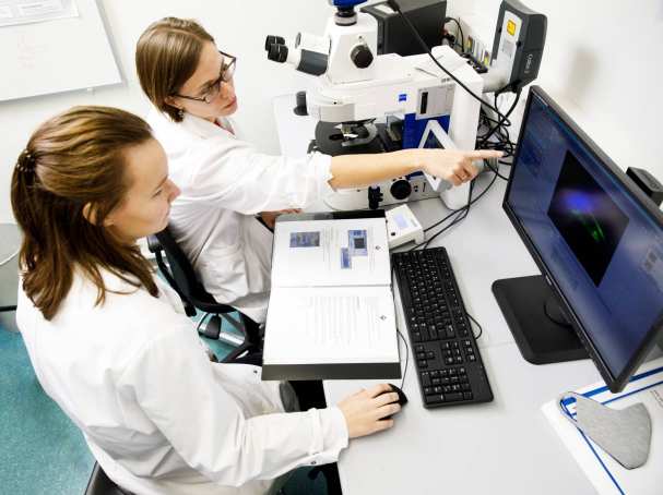 biocentre c-elegans8. Samantha Hughes, Nikki Kolsters