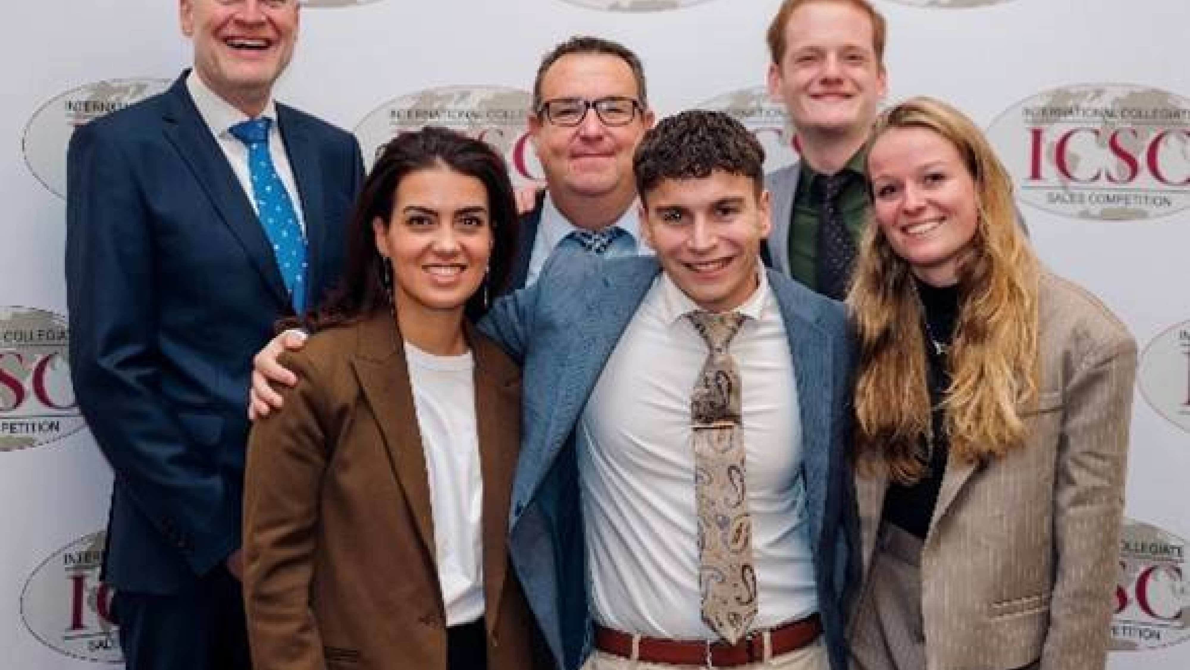 Foto van links naar rechts: Pieter de Jong, Merel Malestein, Raymond Jansen, Sam Roelofs, Colin Hooftman en Kim van Dongen