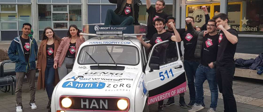 HAN 4L trophy studententeam presenteert gepimpte Renault 4