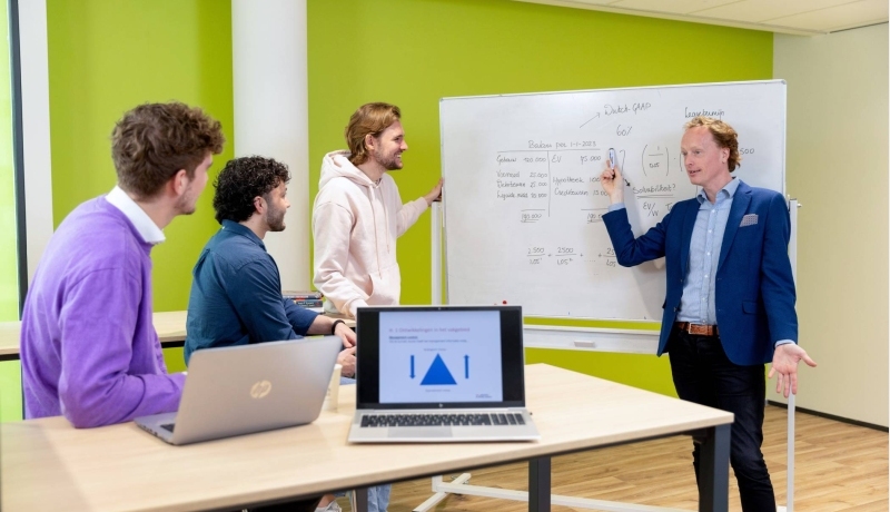 Accountancy, studentoverleg, financieel, docent, studenten, 2023