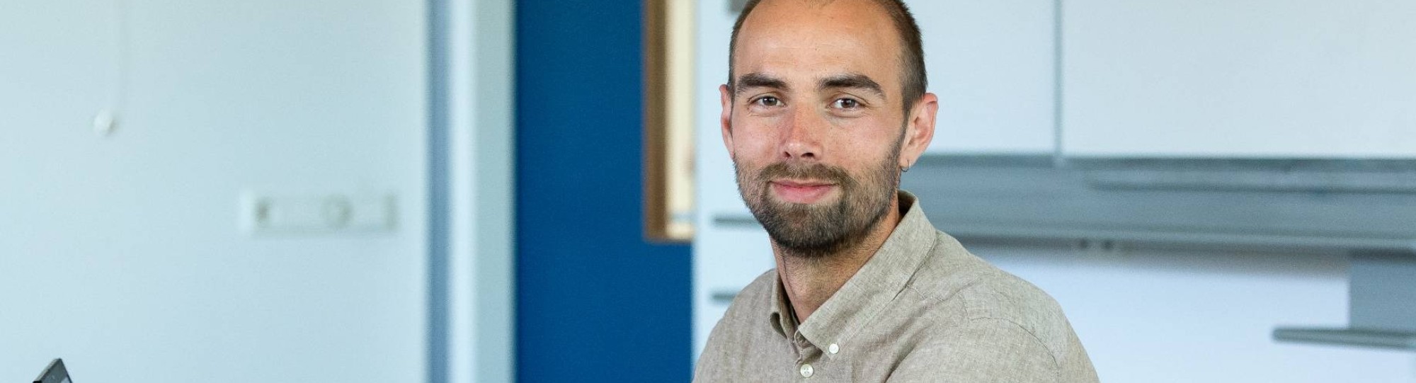 Guus van Bentum is bio-informaticadocent met als specialisatie AI