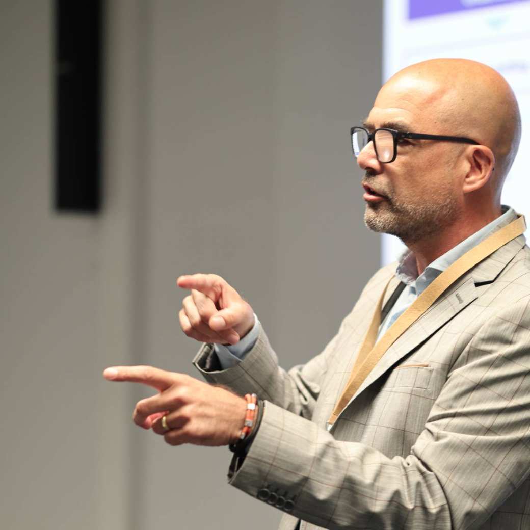 Egbert Willekes geeft een presentatie over CSRD.
