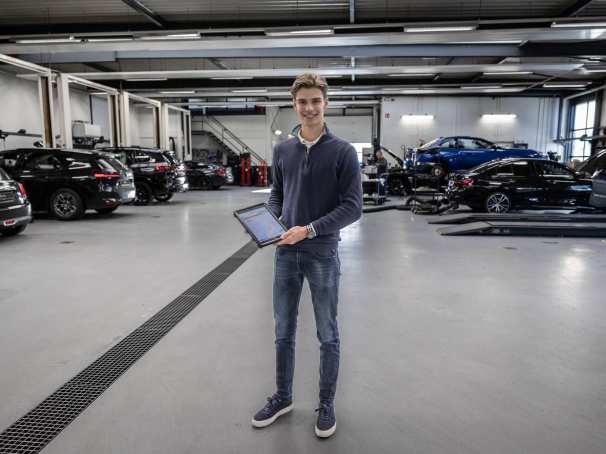 Sem is Automotive student aan de HAN en hij vindt de business kant erg interessant. BMW is zijn favoriete automerk.