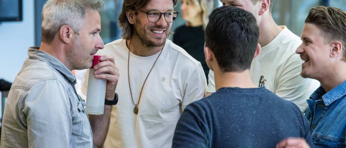 studenten in gesprek in klas op papendal