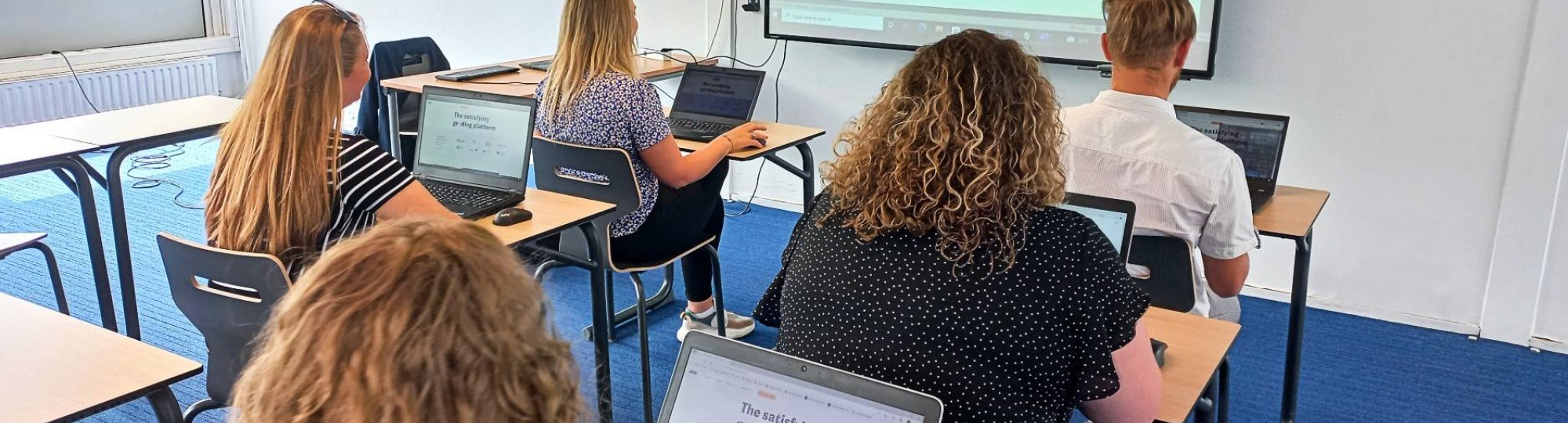 Studenten maken digitale toets met nieuwe toetsapplicatie