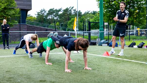 studenten alo deeltijd op sportveld Papendal
