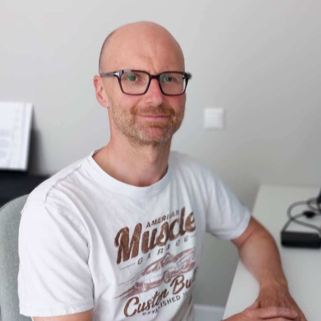 Onderzoeker en docent Velibor Peters geeft een interview over gezond werken en welke rol werkgevers daarin hebben.