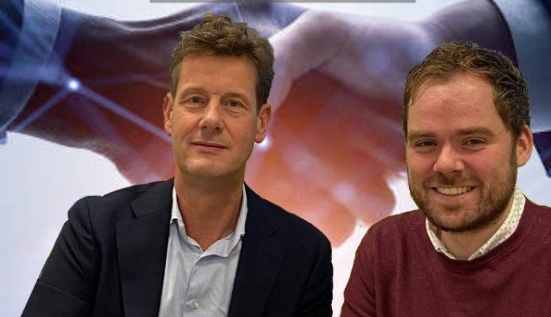 Frank te Hennepe (directeur ARA) en Randy Berenbroek (teamleider HAN Technische Bedrijfskunde) hebben een handtekening gezet voor een langdurige en nauwe samenwerking.