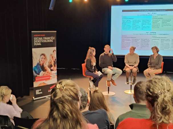 Sfeerbeeld van dialoogsessie van Ad Sociaal Financiële Dienstverlening
