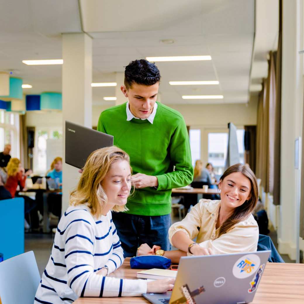 Communicatie studenten samenwerken