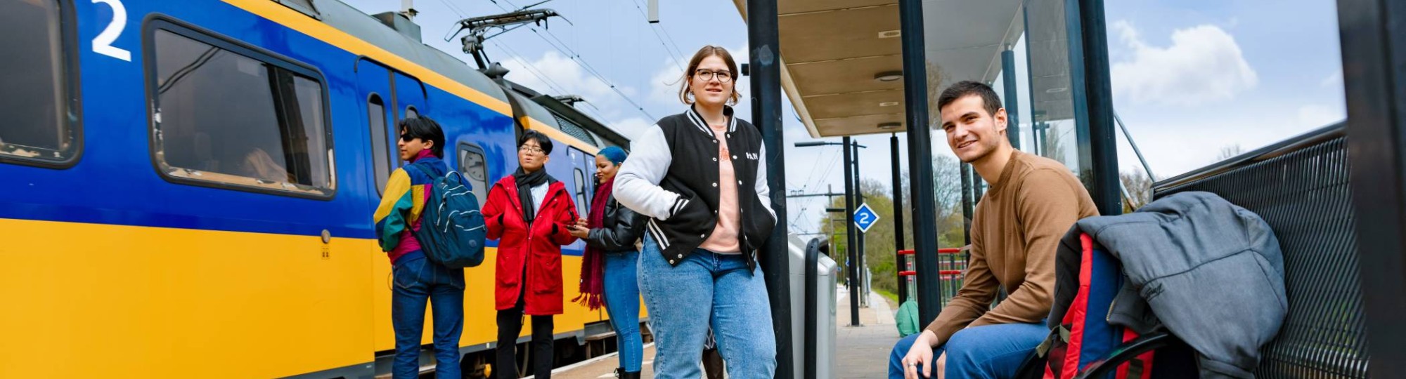 Diego, Nyugen, Chadionne, Noa and Andrei awaiting for the train at Arnhem train station.