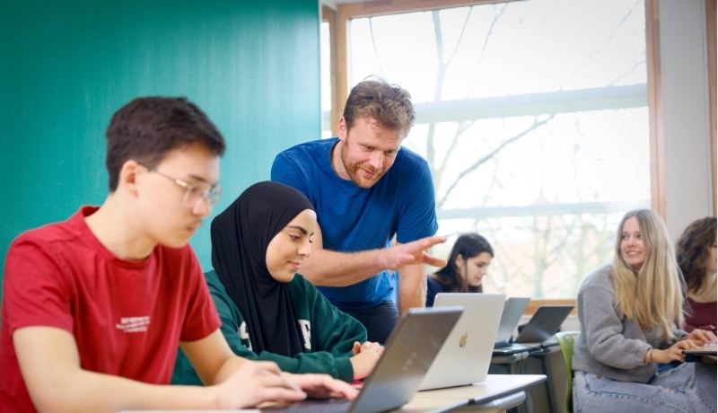 HAN Academie Educatie, Pabo, Pabo-ALO, ALPO, voltijd en deeltijd, pabo docent geeft instructie aan studenten, 2024