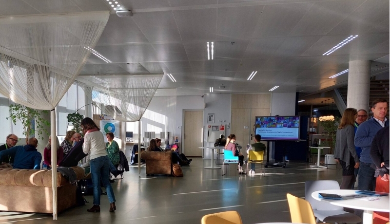 Overzichtsfoto van de zaal tijden eapril 2022