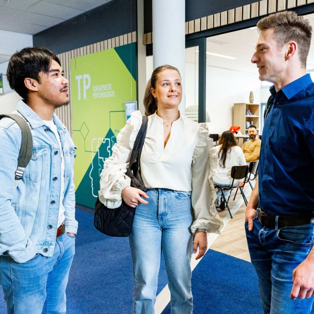 Studenten Toegepaste Psychologie in gesprek op de HAN in Nijmegen