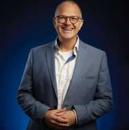 Docent Koen van Dijck bij de opleiding Sales Management