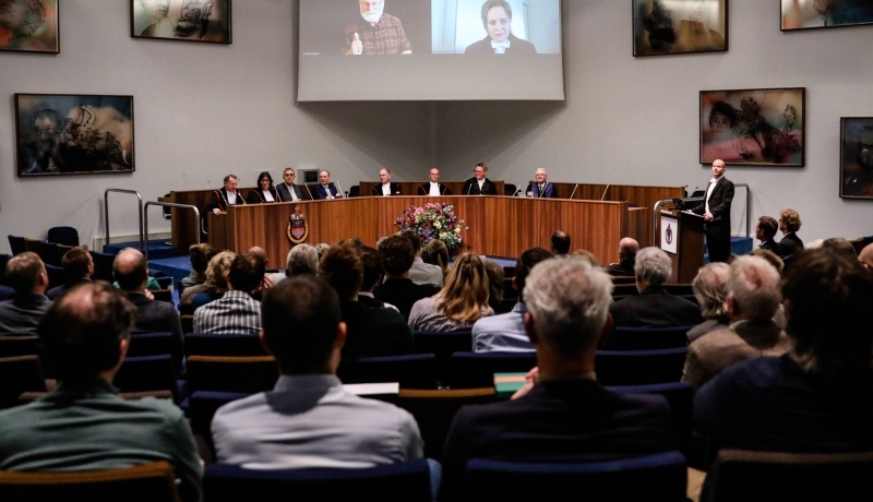 Overzichtsfoto van aula tijdens de promotie van Wilfred Knol