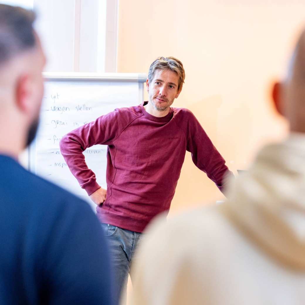 master sport- en beweeginnovatie docent legt uit 2024