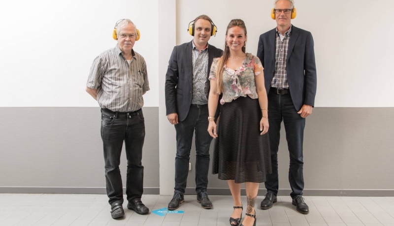 Groepsfoto examenpanel Bouwkunde deeltijd en student Vera van Dijk