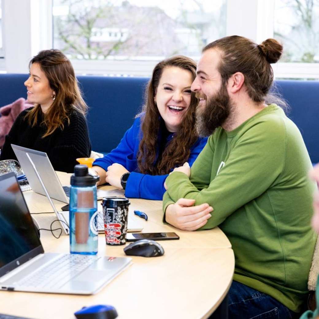 AMM LLO Dennis en Anne lachen tijdens les