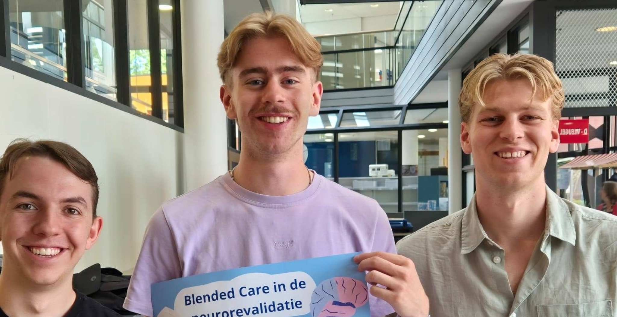 Studenten Max Bimek (Ergotherapie), Bas Joosten en Josse Reinders (Fysiotherapie) met hun PZW project Blended Care in de Neurorevalidatie