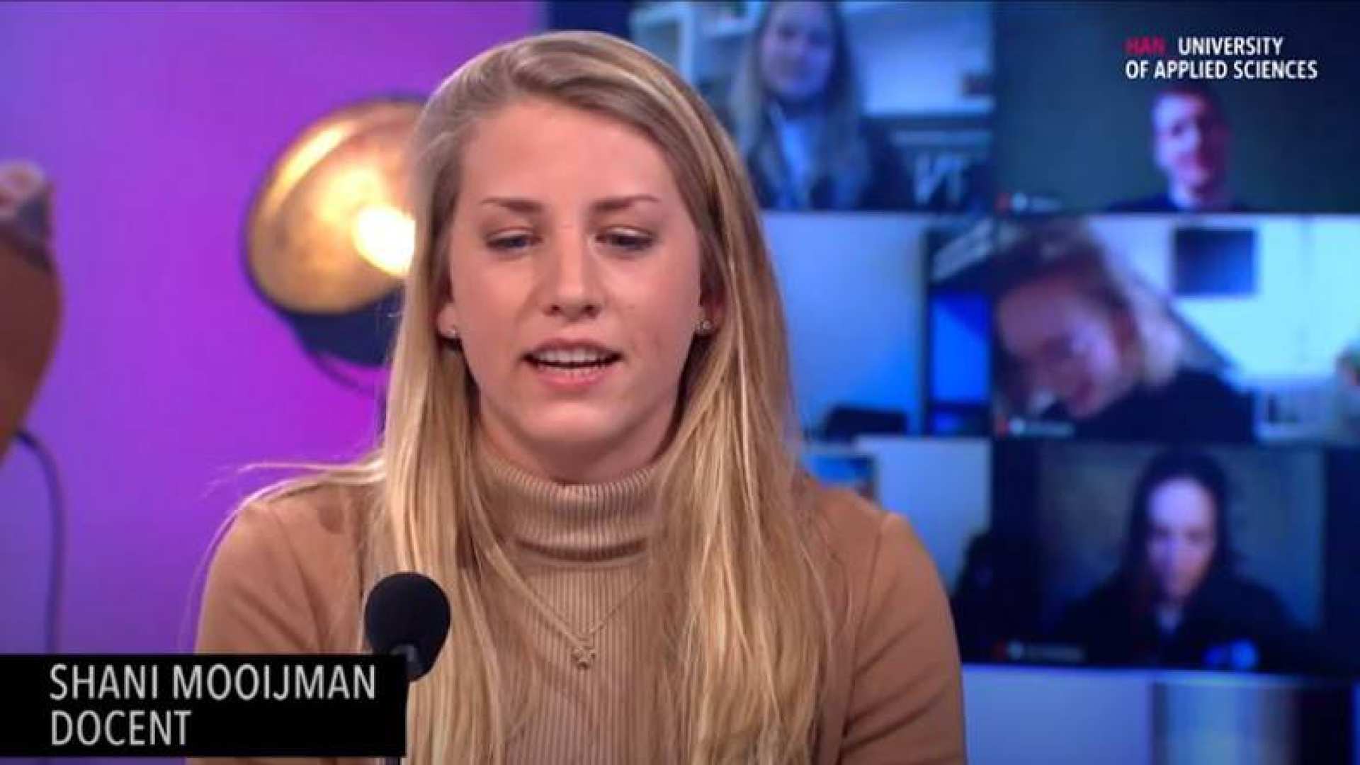 Still beeld van docente Shani Mooijman tijdens talkshow HAN 25 jaar.