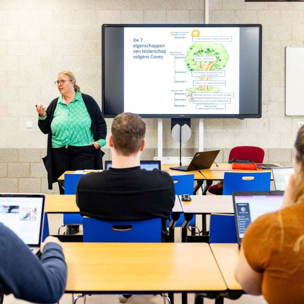 Les Projectmanagement van docent, klas Bedrijfskunde deeltijd