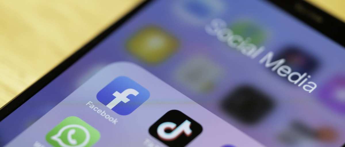 studiecluster, cluster communicatie, marketing sales en communicatie, social media apps op telefoon, 2021