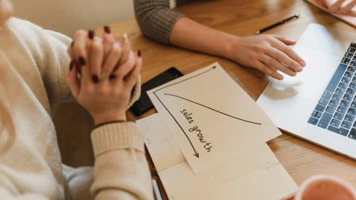 academie business communicatie, sales-gesprek over groeicijfers