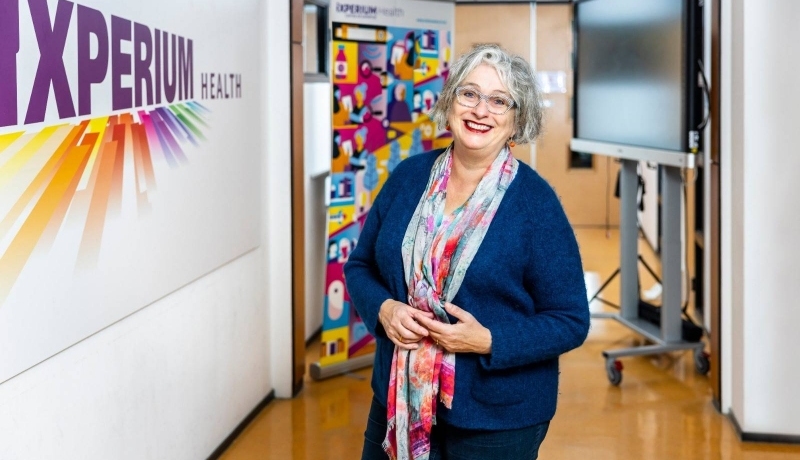 Een foto van Astrid Timman. Zij is genomineerd voor Docent van het jaar 2022. Gepubliceerd door HB.