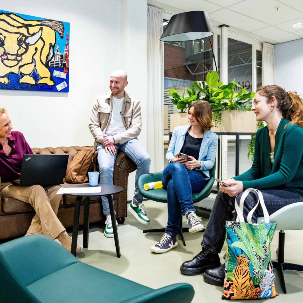 Studenten van de master Duurzaamheidstransities in overleg