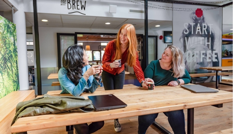 Learning & Development deeltijd, pauze, the brew, laan van scheut 10, koffiedrinken, gezellig, praten, lachen, 2022