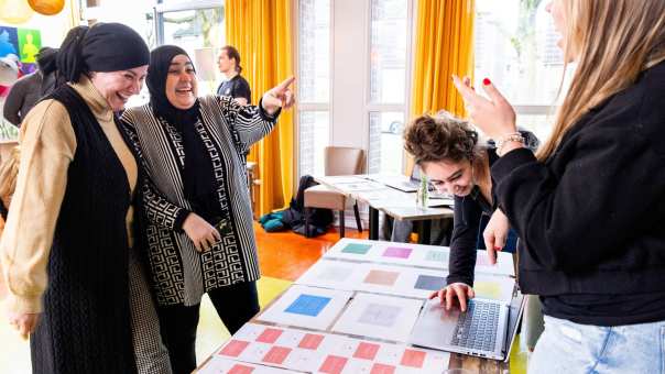 Labs en Werkplaats wijk Lindenholt-studenten-professionals en burgers aan het werk