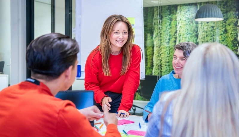 Commerciële Economie - Innovation docent geeft les