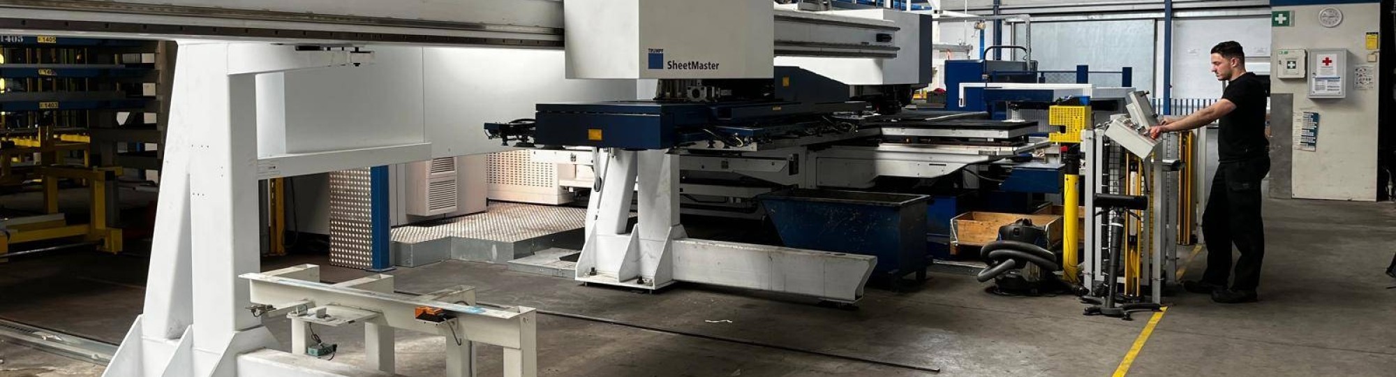 Operator aan productielijn bij Goma