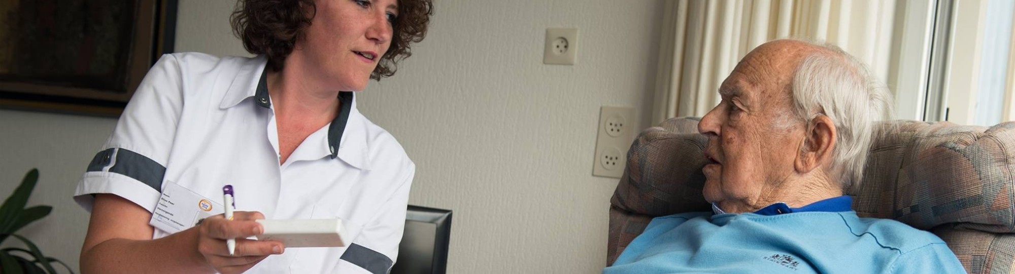 wijkverpleging thuiszorg met man thuis