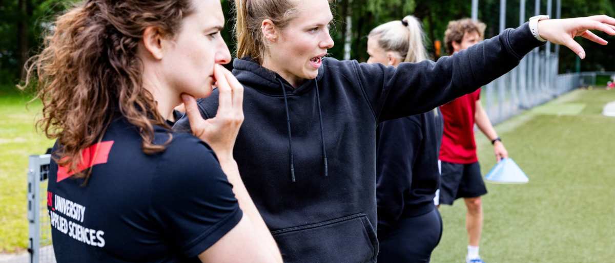 studenten alo deeltijd op sportveld Papendal