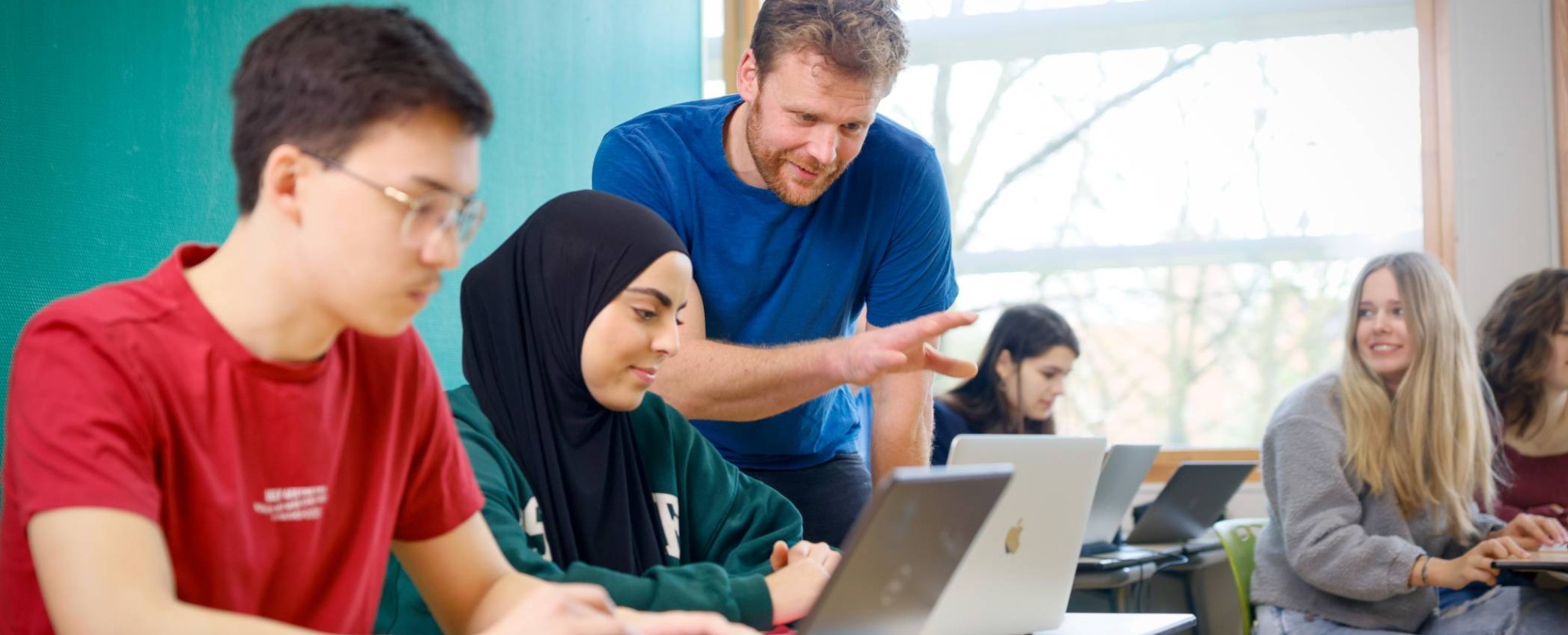 HAN Academie Educatie, Pabo, Pabo-ALO, ALPO, voltijd en deeltijd, pabo docent geeft instructie aan studenten, 2024