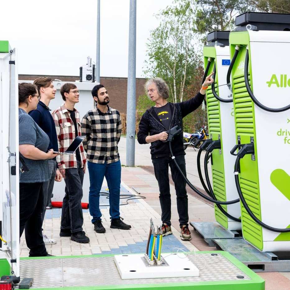 Studenten Technische Bedrijfskunde - Future (y)our Energy krijgen een praktijkles