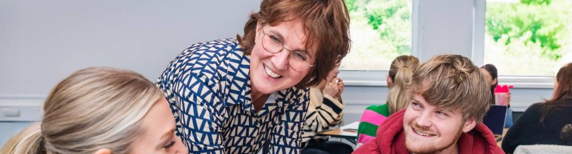 AMM LLO Joey en Isa tijdens les Judith bij Social Work deeltijd