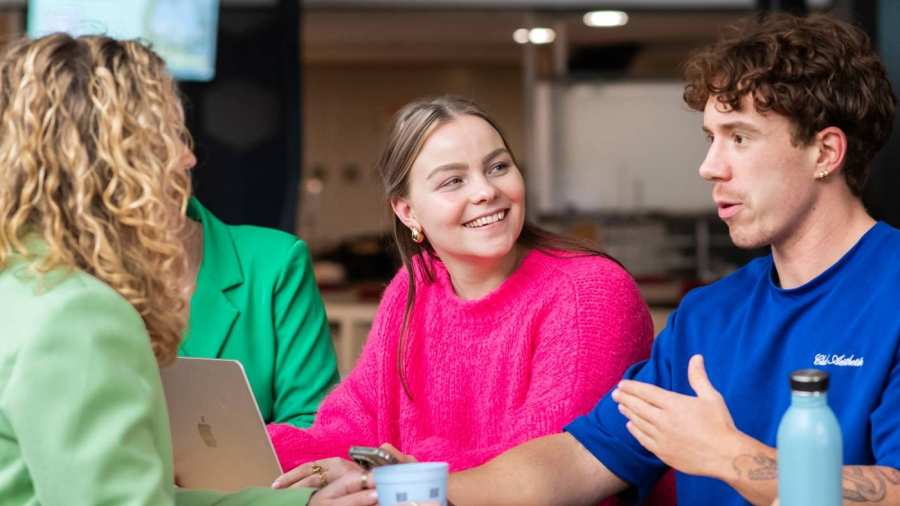 studenten voeding en diëtetiek ontmoeten elkaar en praten