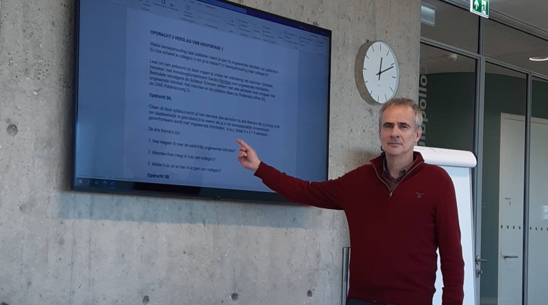 Docent Mondzorgkunde, Joost Dupont geeft les.