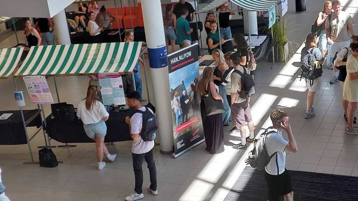 Overzichtsfoto van de markt bij PZW presenteert
