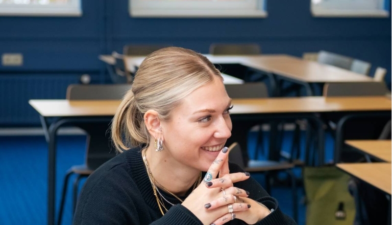 AMM LLO Isa tijdens les Social Work deeltijd