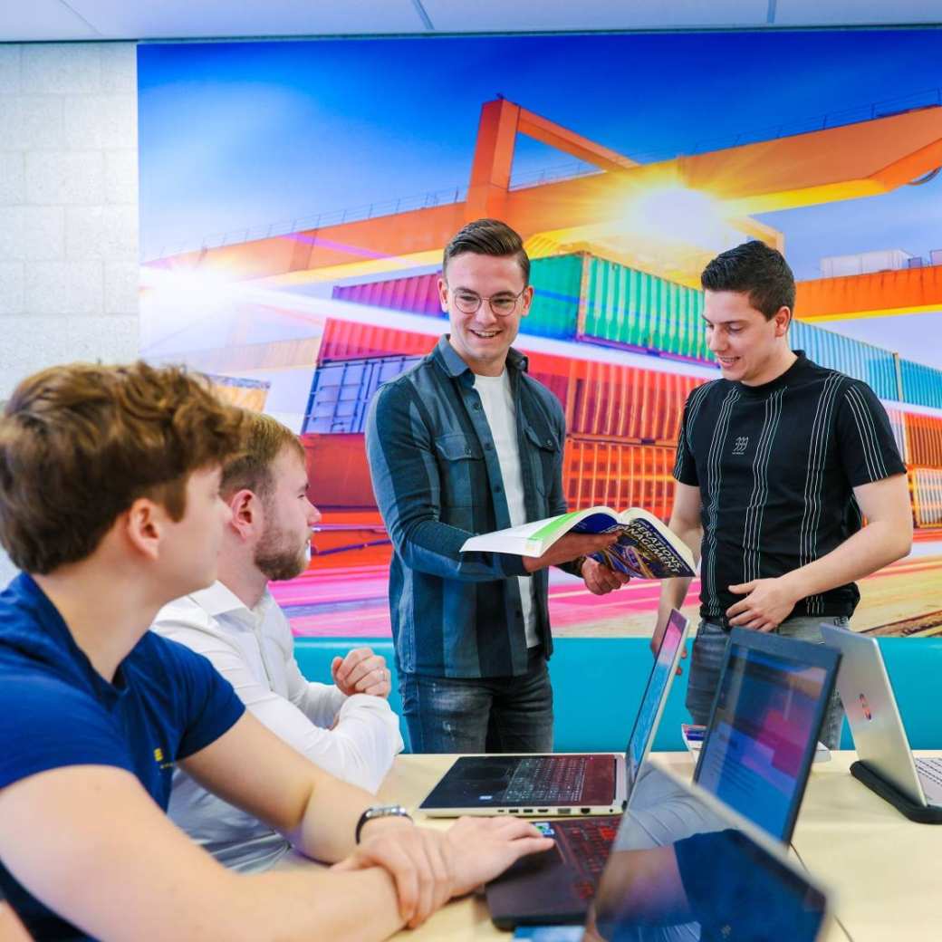 Studenten Logistiek aan het werk