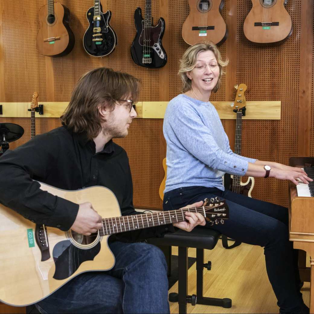 Studenten Master Vaktherapie - Muziektherapie - maken muziek.