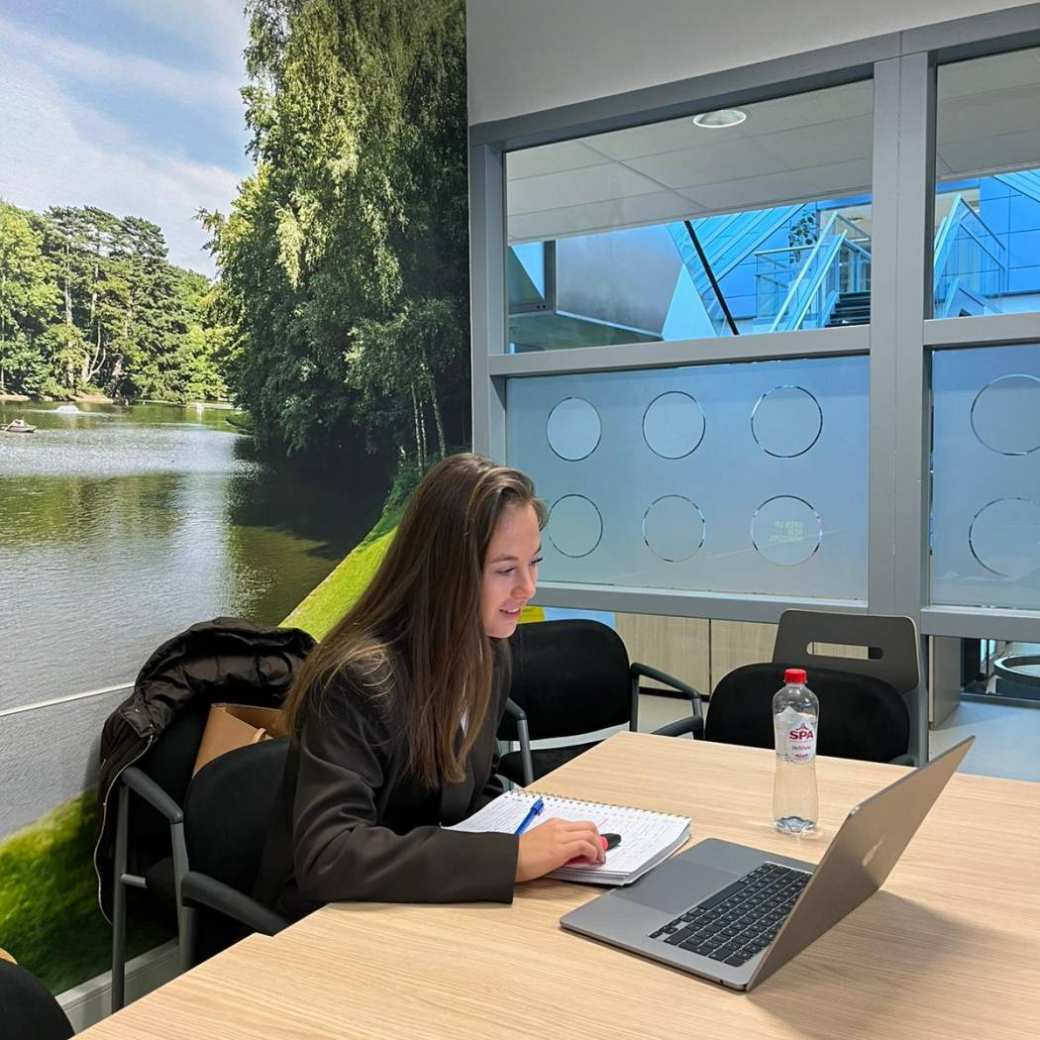 HAN student Isabelle de Back won de pitchcompetitie op de European Online Business Negotiation Competition (EOBN)